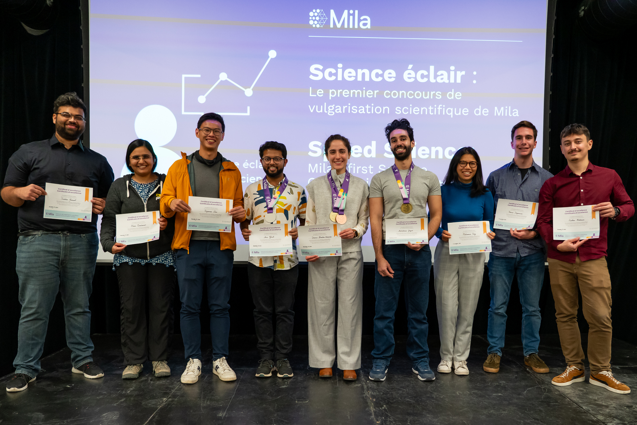 Photo de groupe de la première cohorte de participants au concours de communication scientifique Mila.