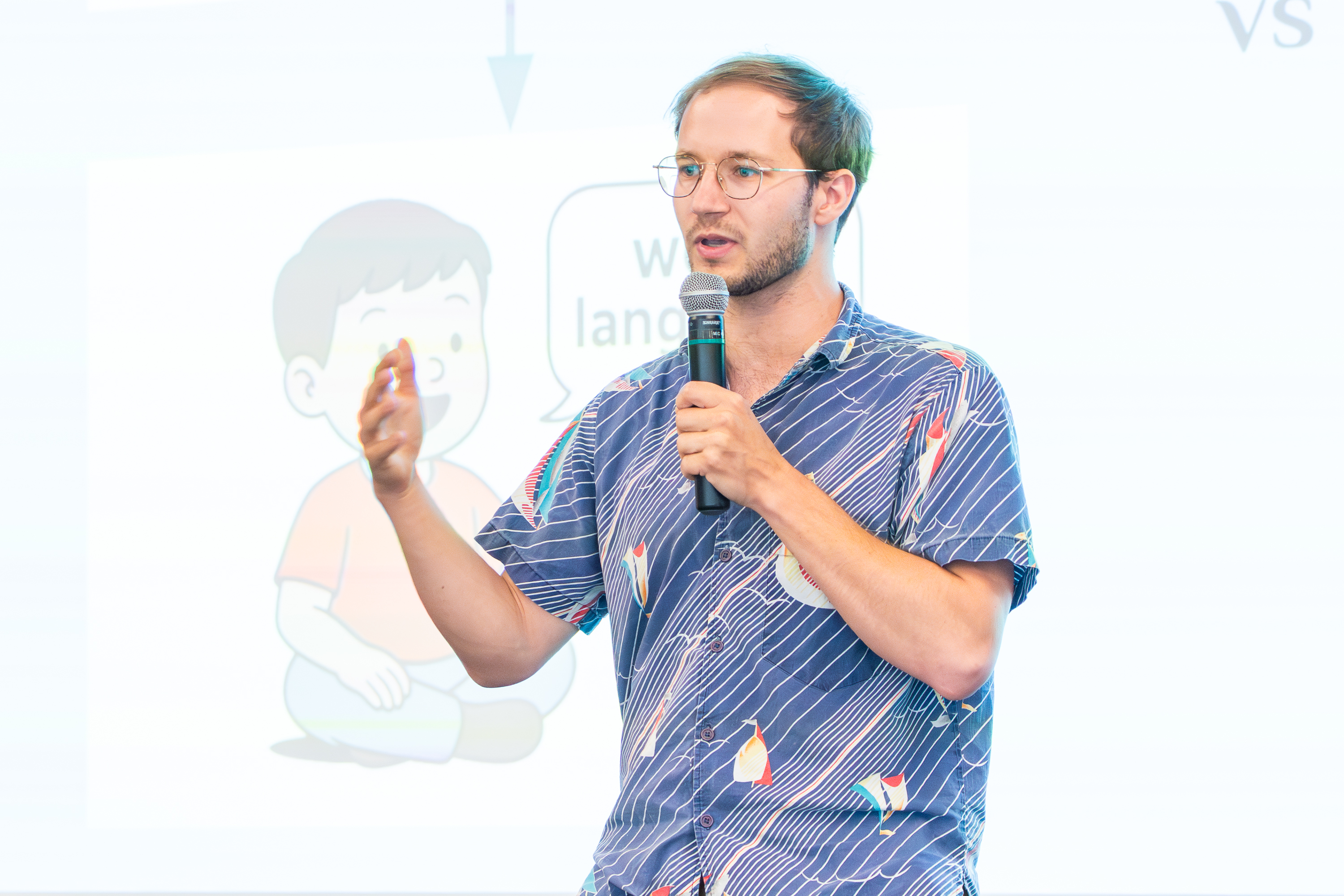 Picture of Benno Krojer on stage giving his presentation