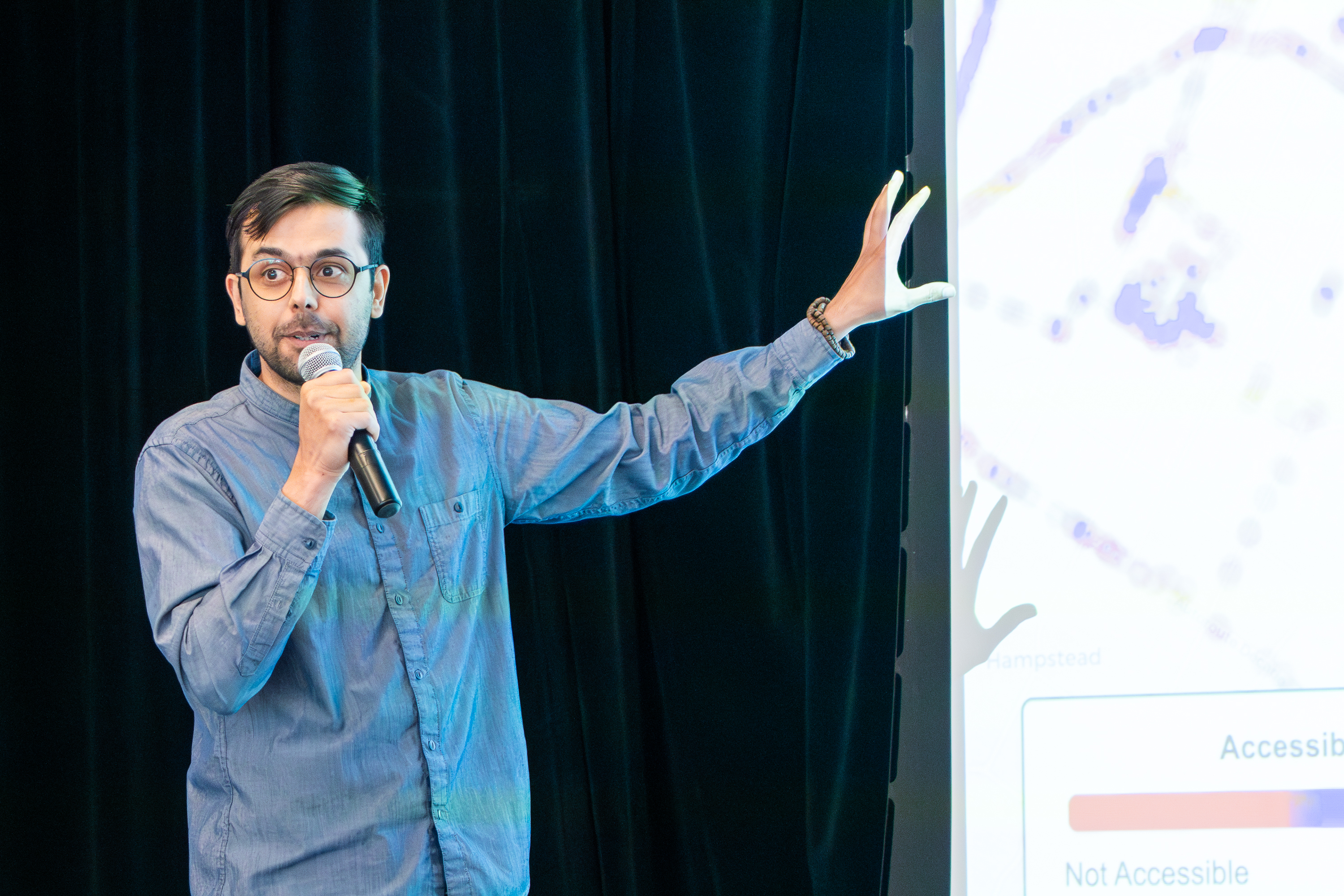 Picture of Rashid Mushkani on stage giving his presentation