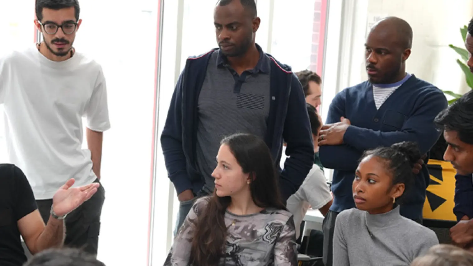 un groupe de chercheurs lors d'un atelier de table ronde