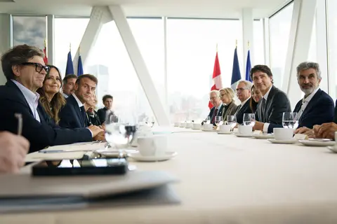 Yoshua Bengio et Valérie Pisano au déjeuner Macron-Trudeau.