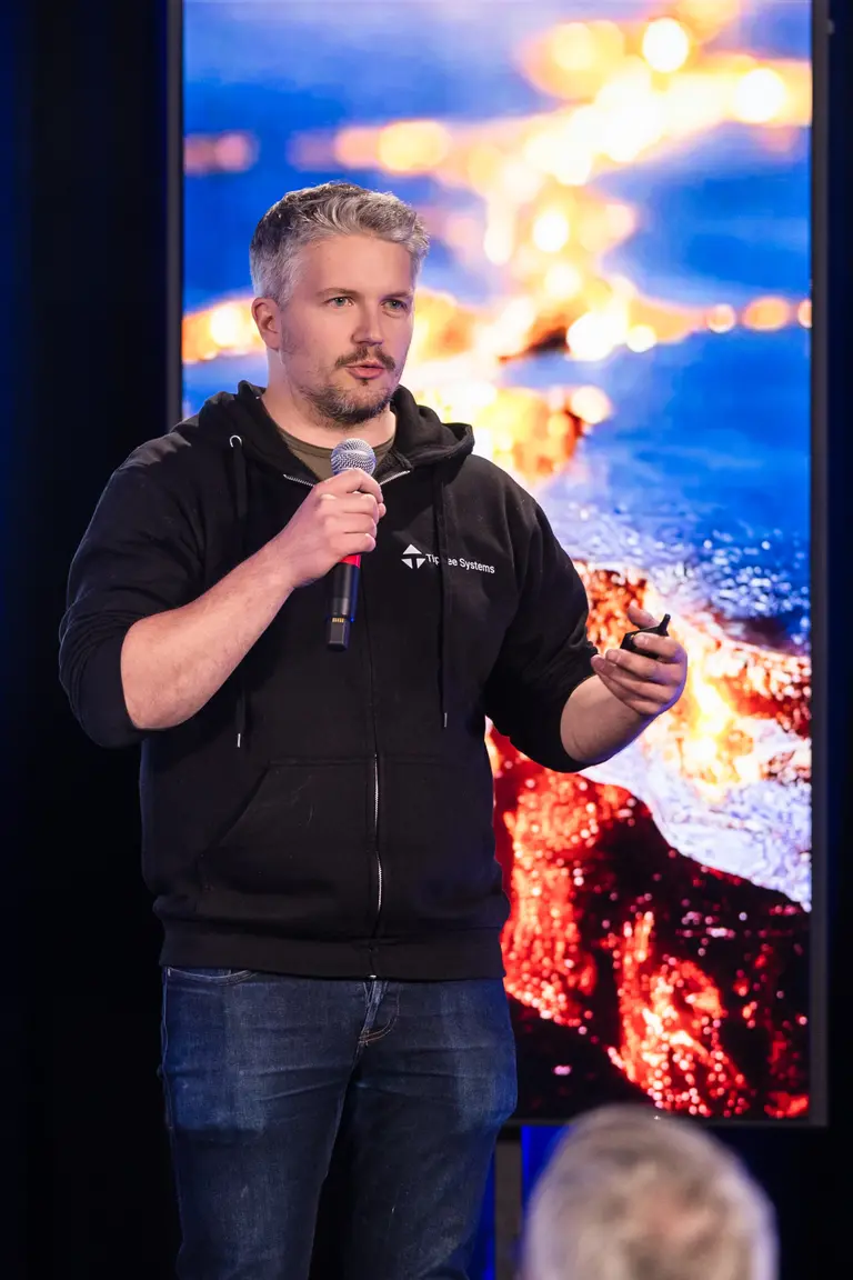 Picture of founder of Jetty on stage pitching his startup