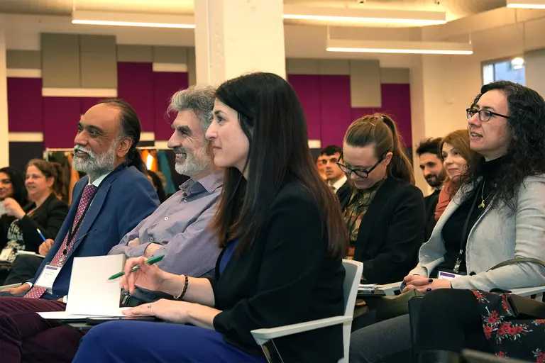 Valérie Pisano et Yoshua Bengio dans l'assistance durant la conférence sur les droits humains