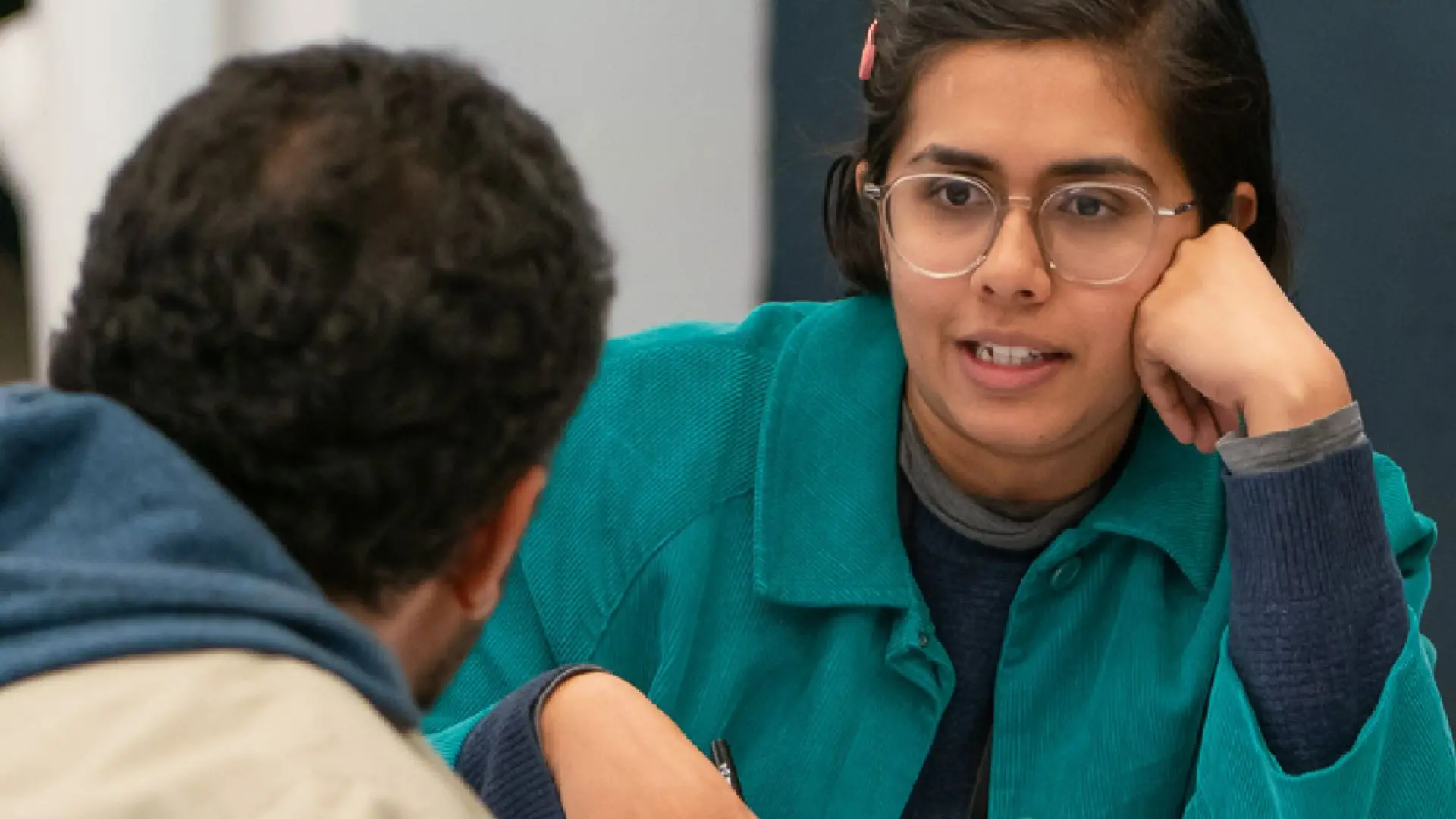 A women researchers discussing with a colleague during round table