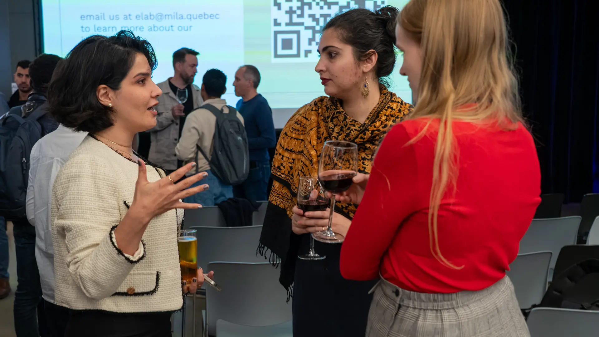 Picture of 3 women talking together during the event Mila Ventures Scientist Demo Day