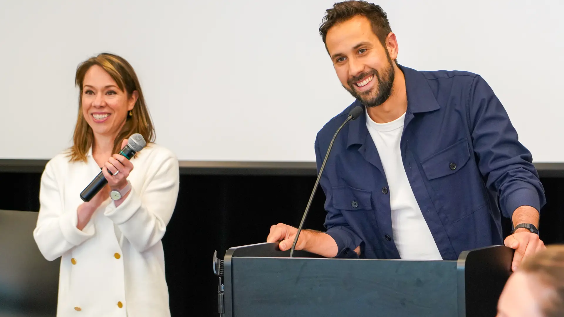 Catherine Régis et Benjamin Prud'homme lors de l'événement de bienvenue de l'école d'été. 