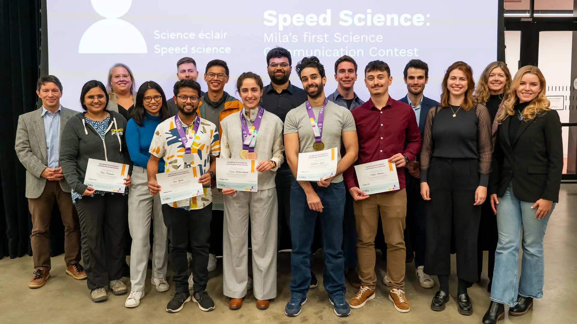 PHoto de groupe de la première édition du concours Science éclair