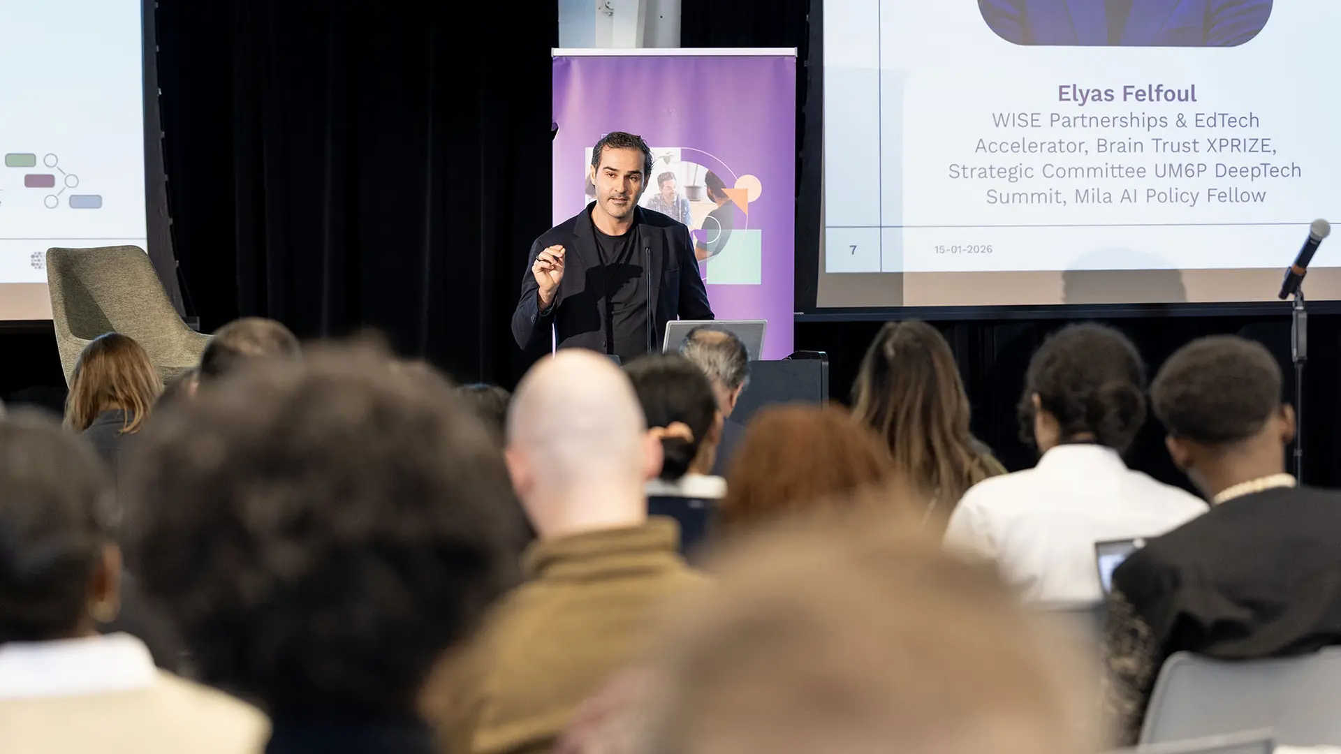 Elyas Felfoul, fellow du programme Fellowship Mila en politiques de l'IA durant la Conférence sur les politiques de l'IA de Mila.