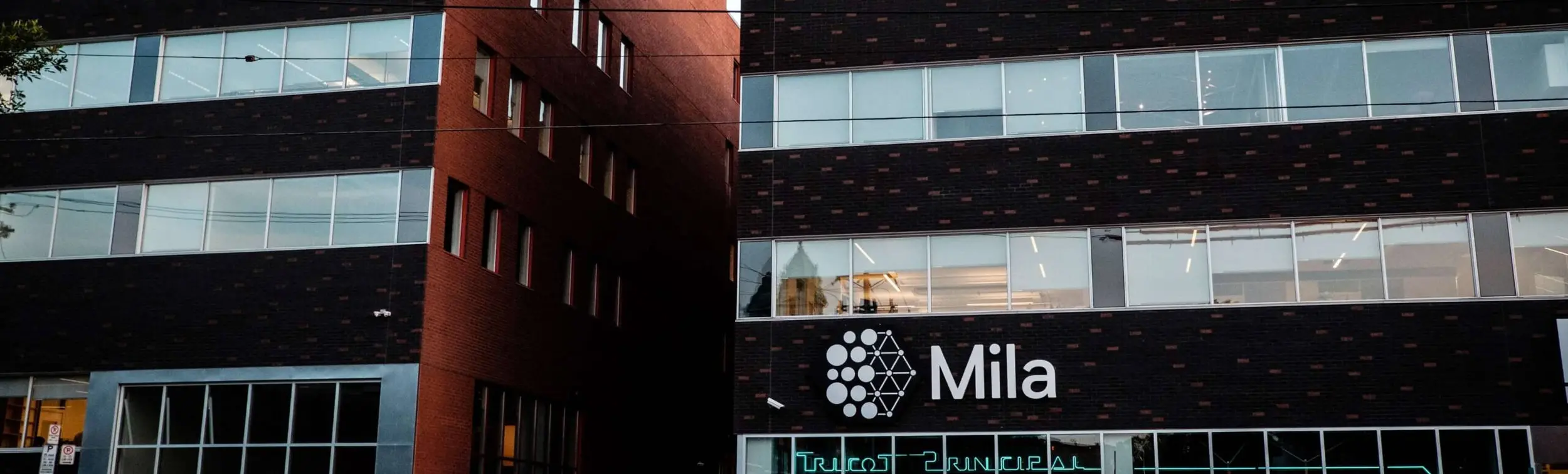 Main facade of the Mila premises. 