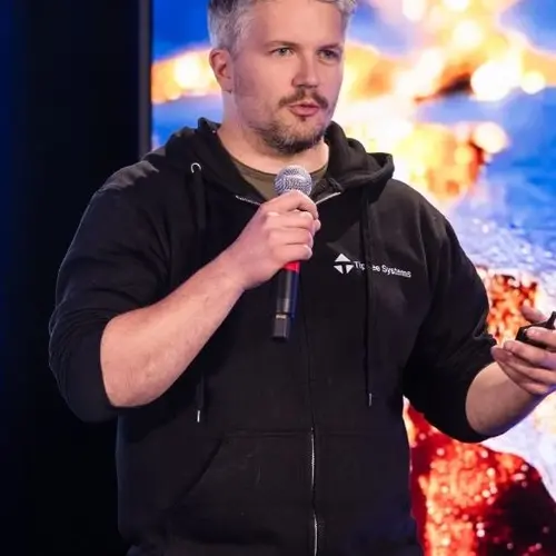 Picture of CEO of Jetty on tage pitching his startup