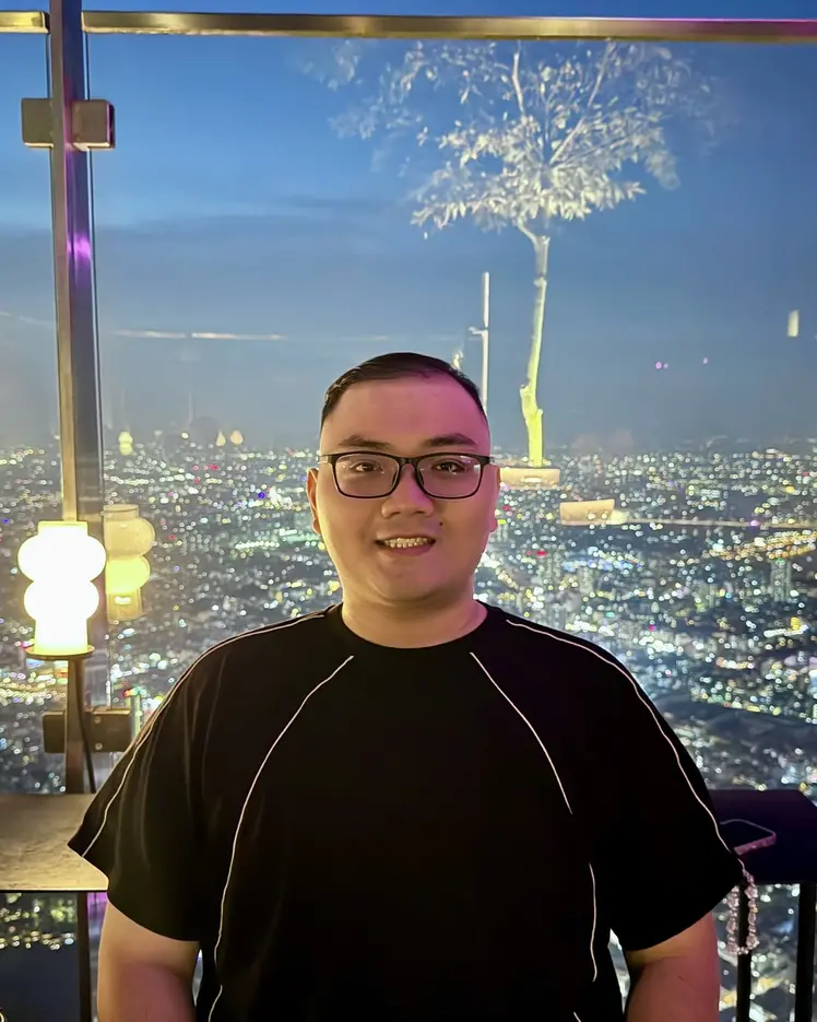 Portrait of Huy Le