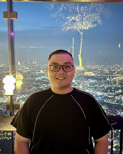 Portrait of Huy Le