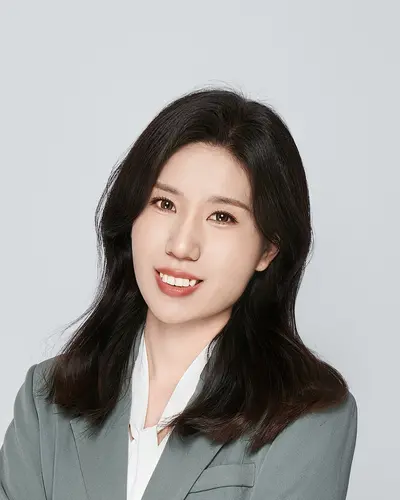 Portrait of Junzhu Su